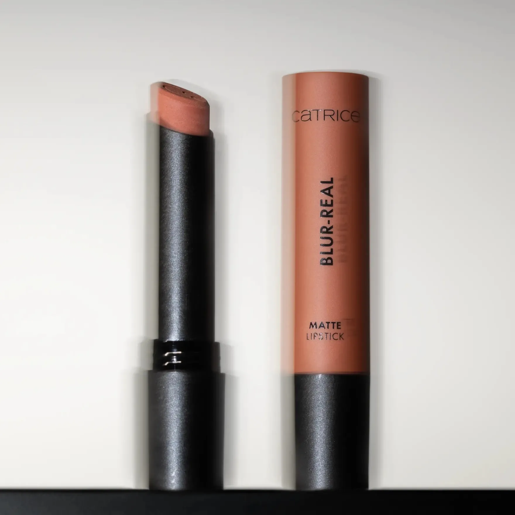 Blur-Real Matte Lipstick 020 Taupe Tension