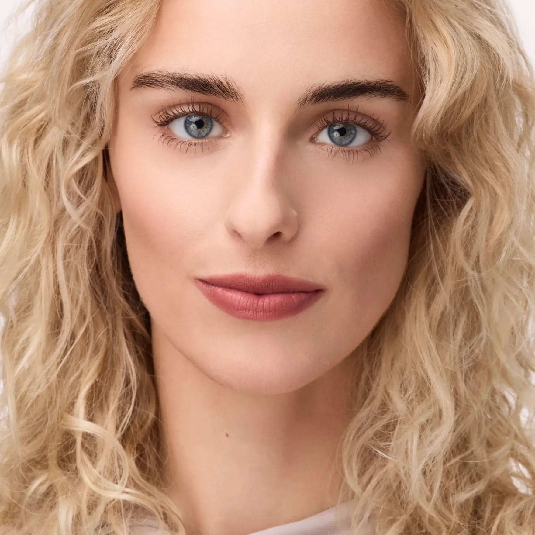 Blur-Real Matte Lipstick 030 Whisper Nude