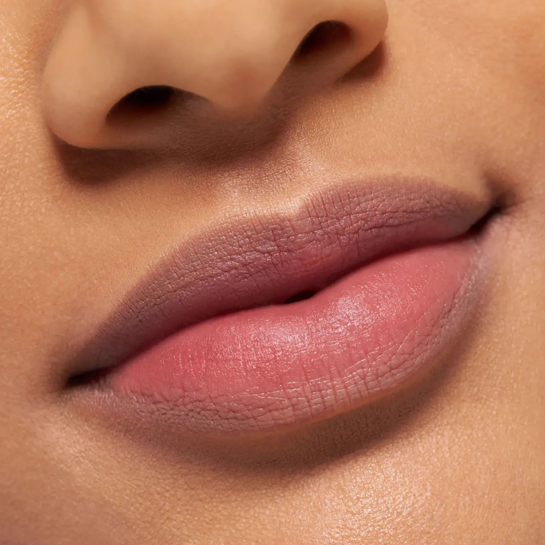 Blur Soufflé Matte Lip Cream 01 Deep Scroll