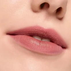 Blur Soufflé Matte Lip Cream 01 Deep Scroll