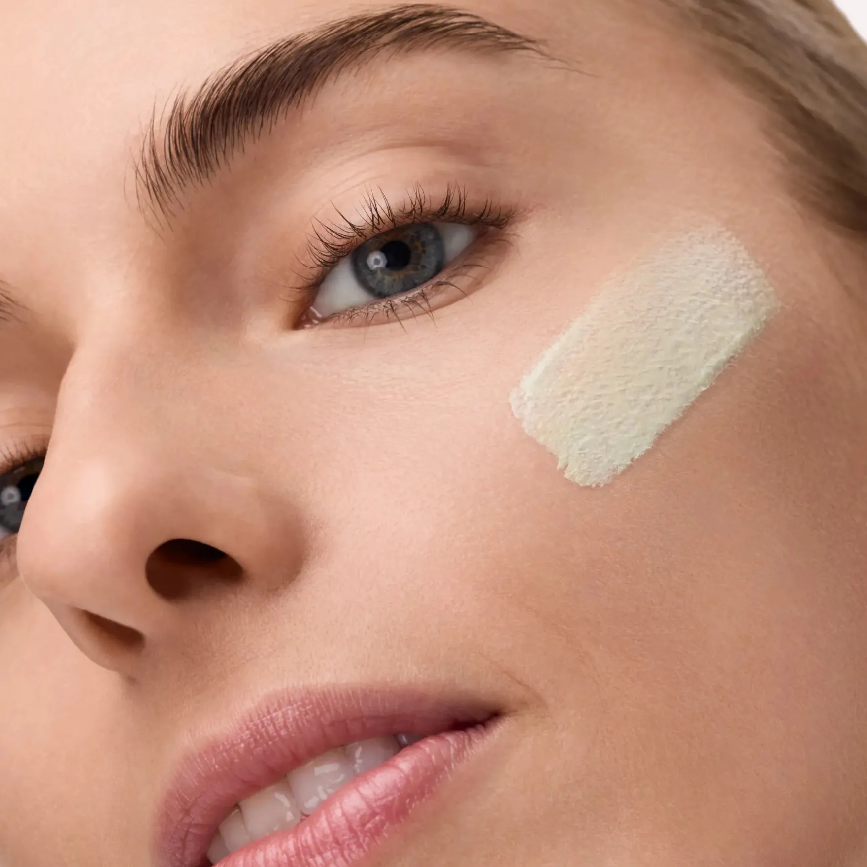 CC Skin Perfector 010 Green, Shift, Go!