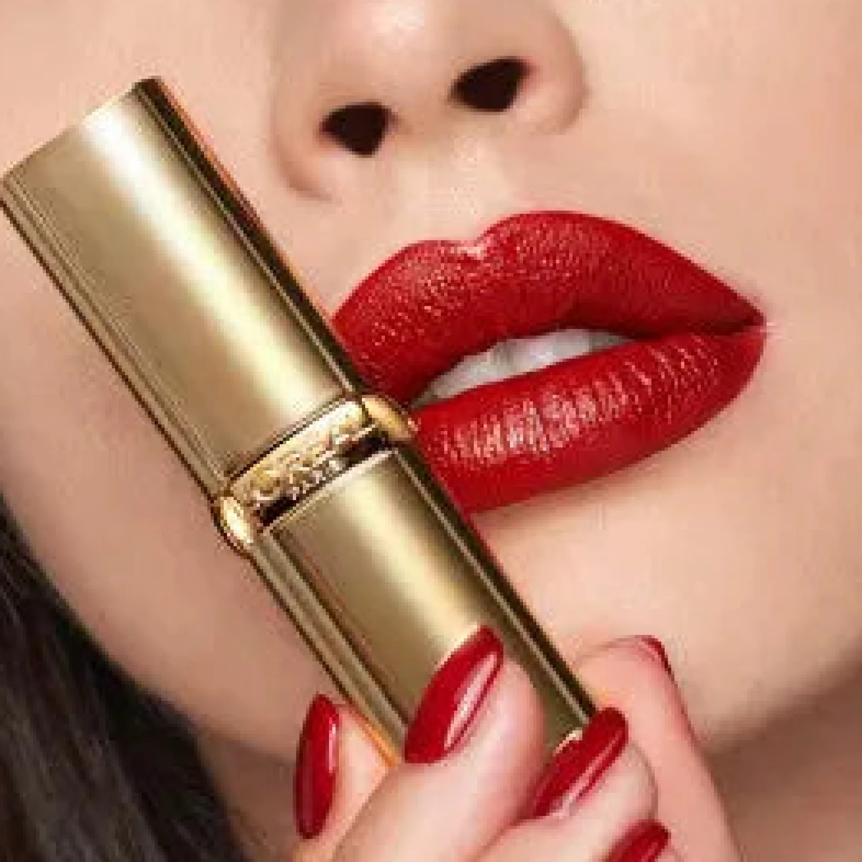 Color Riche Satin Lipstick 300 Le Rouge Paris