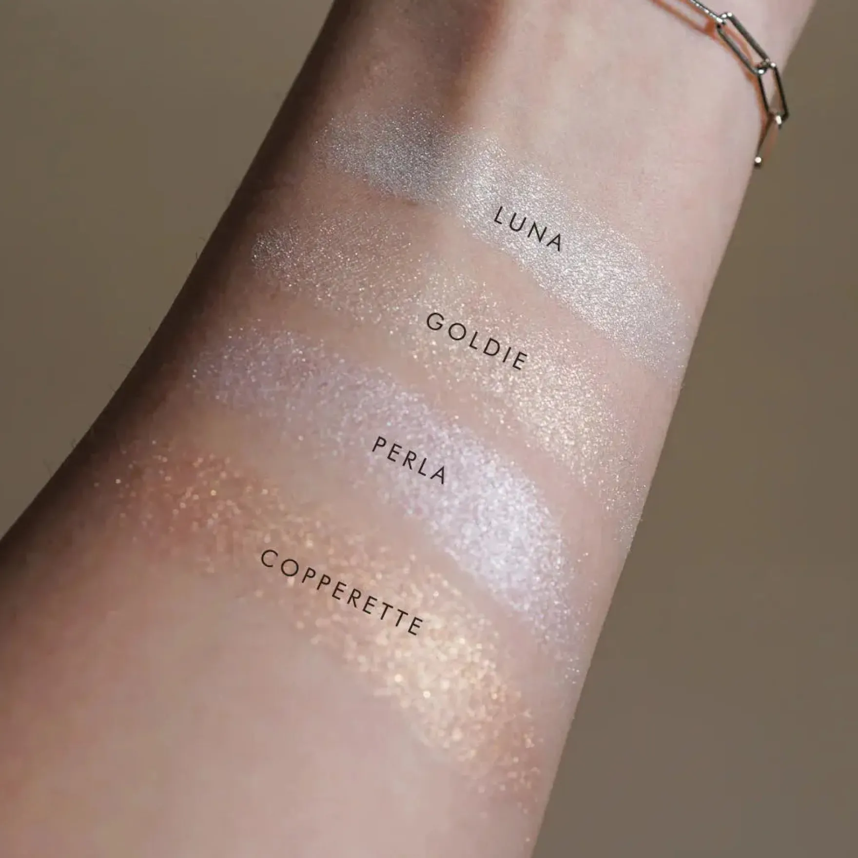 Essentials Face Illuminator Goldie