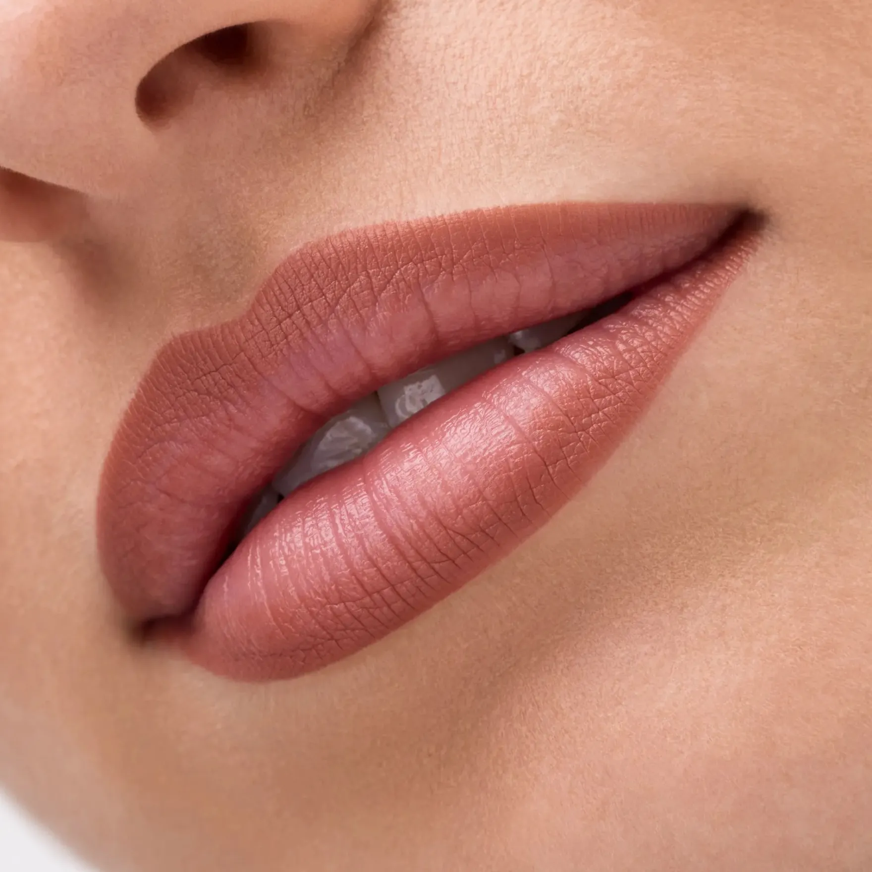 Gel Glide Long-Lasting Lip Liner 040 Latte Lines