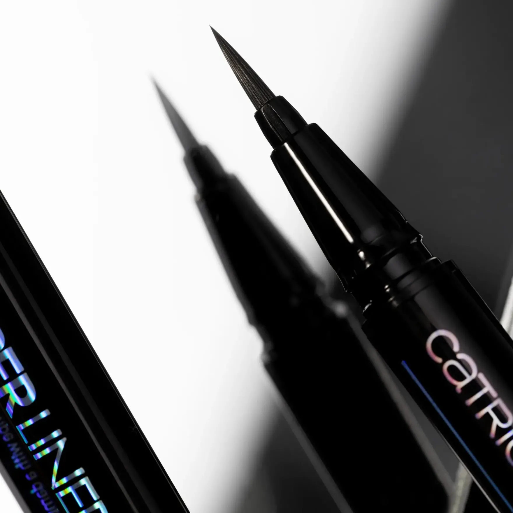 Hyper Liner Brush Eyeliner 010 Classic Black