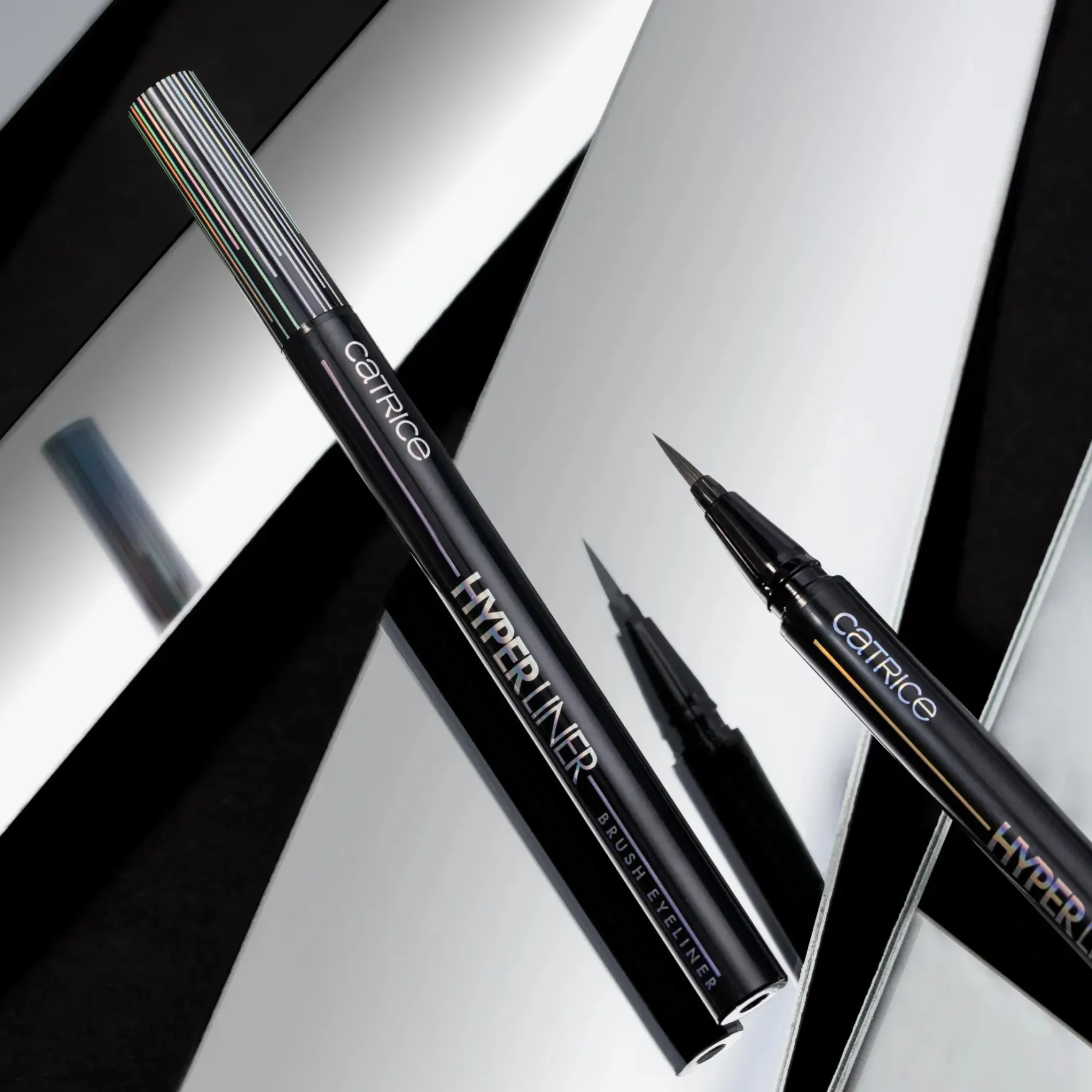 Hyper Liner Brush Eyeliner 010 Classic Black