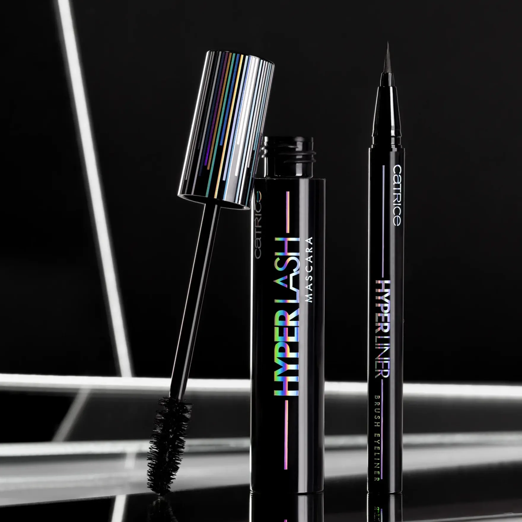 Hyper Liner Brush Eyeliner 010 Classic Black