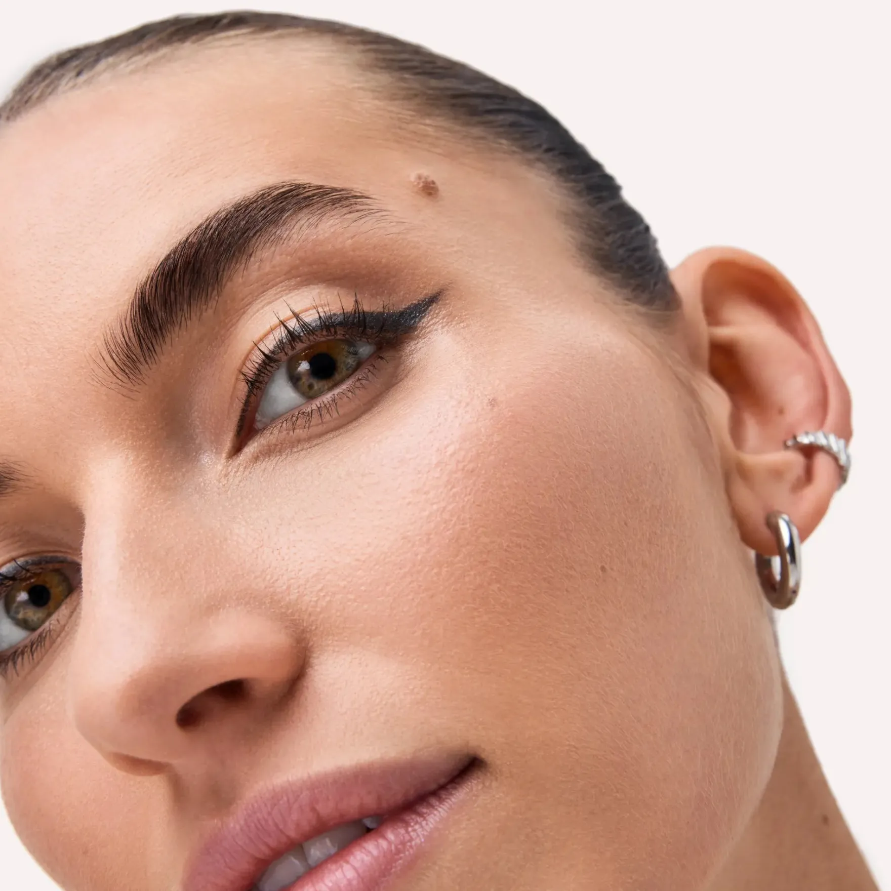 Jewel Glide Effect Eye Pencil 010 Black Diamond