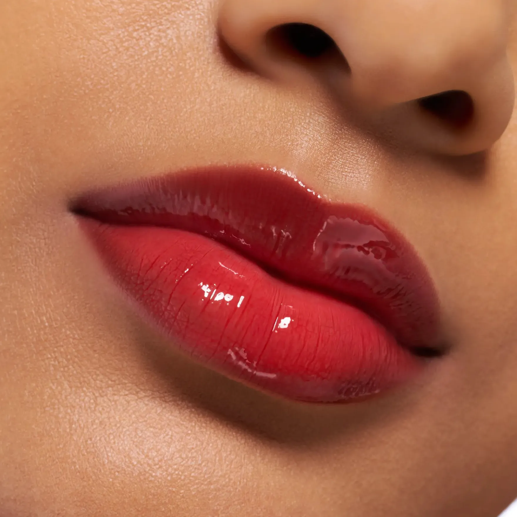 Juicy Bomb Plumping Lipgloss 01 Sweet Strawberry