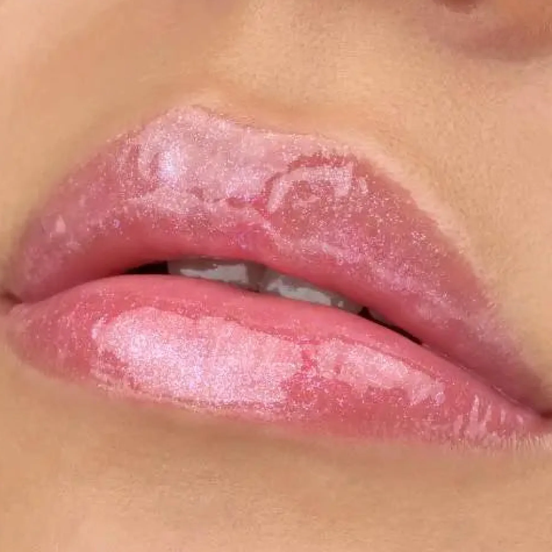 Juicy Bomb Shiny Lipgloss 105 Bouncy Bubblegum