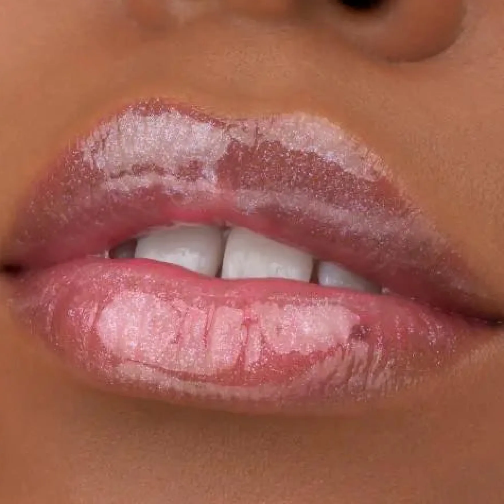 Juicy Bomb Shiny Lipgloss 105 Bouncy Bubblegum