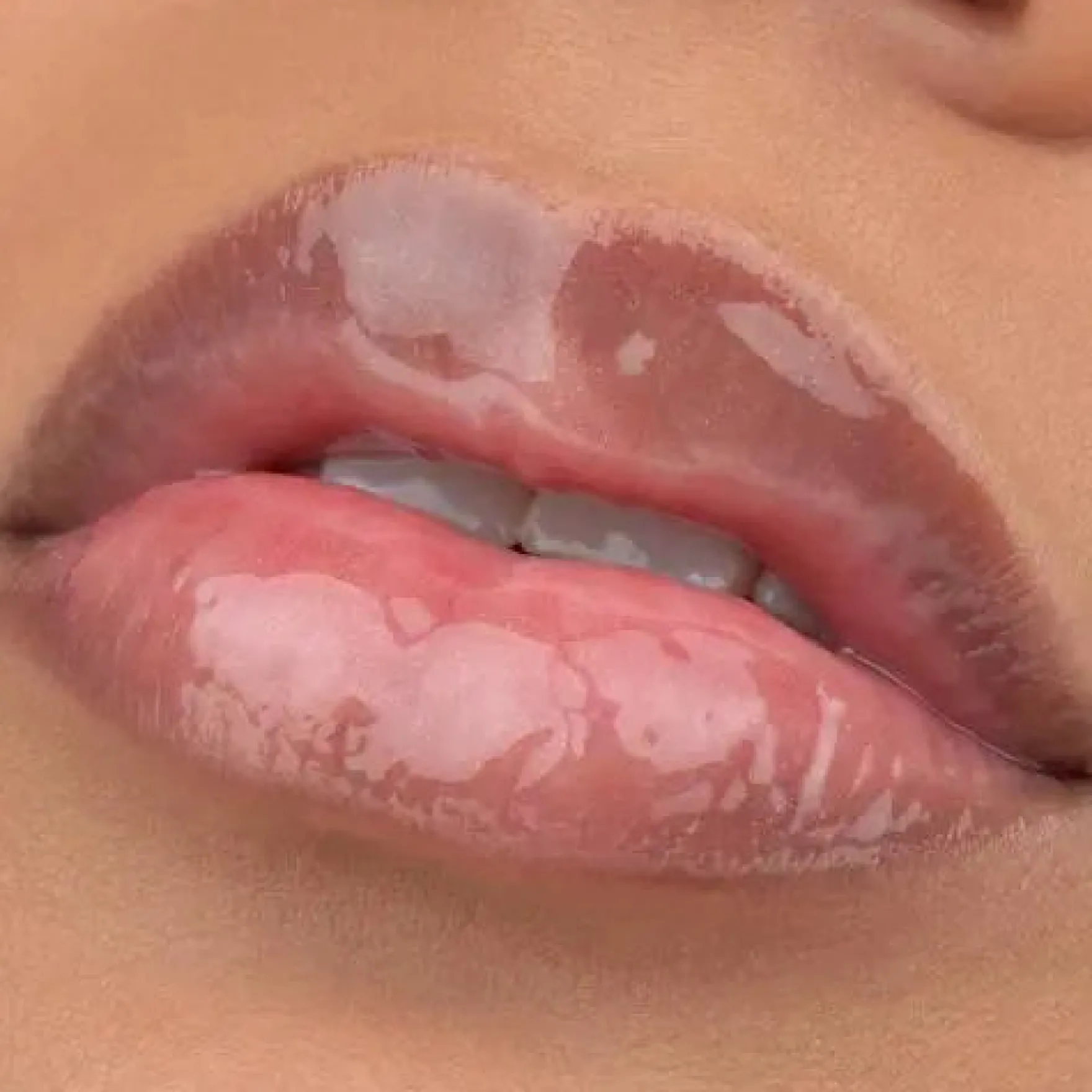 Juicy Bomb Shiny Lipgloss 101 Lovely Litchi