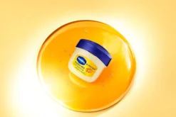 Lip Therapy Mini Queen Bee
