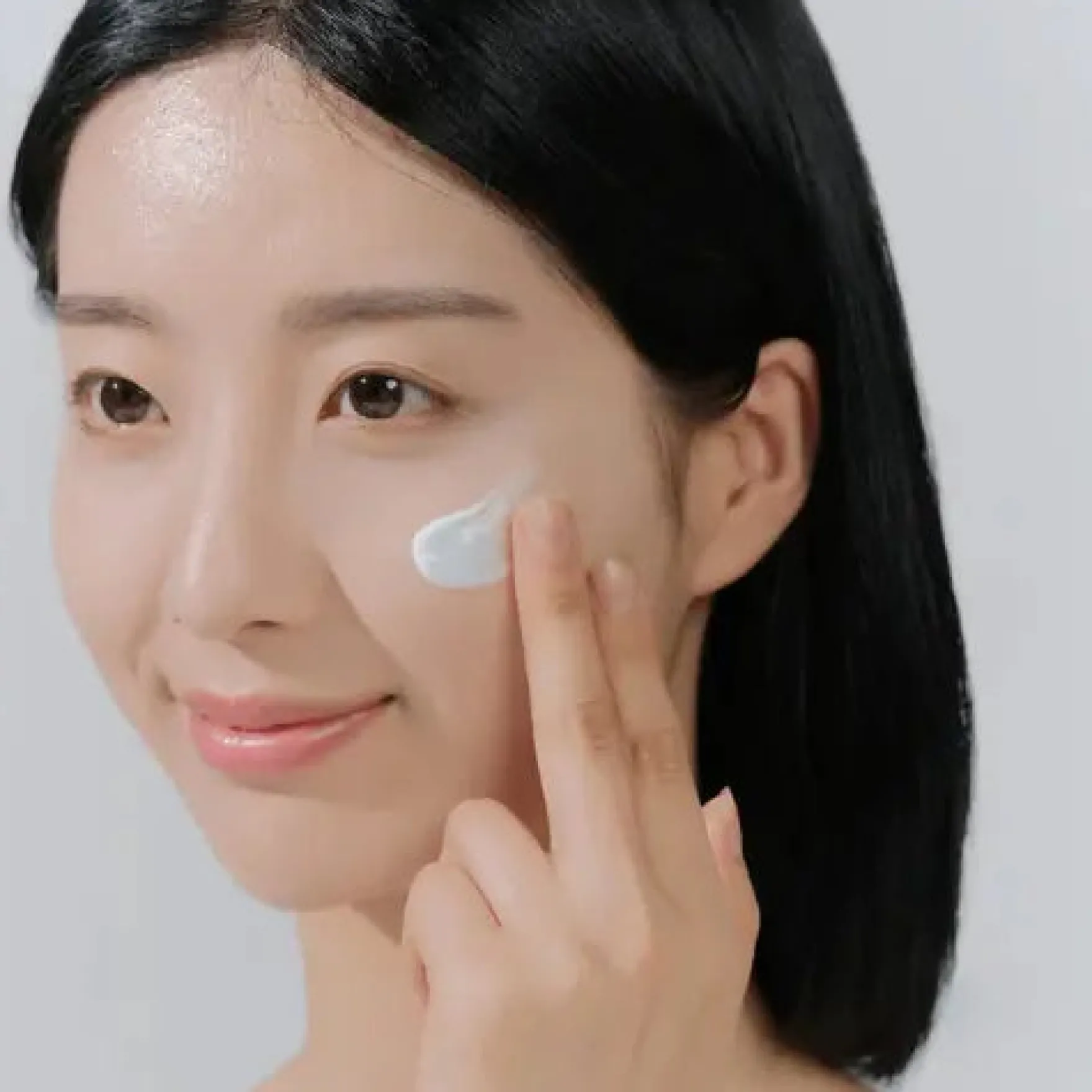 Madagascar Centella Hyalu-Cica Water-Fit Serum SPF50+ 15 ml.