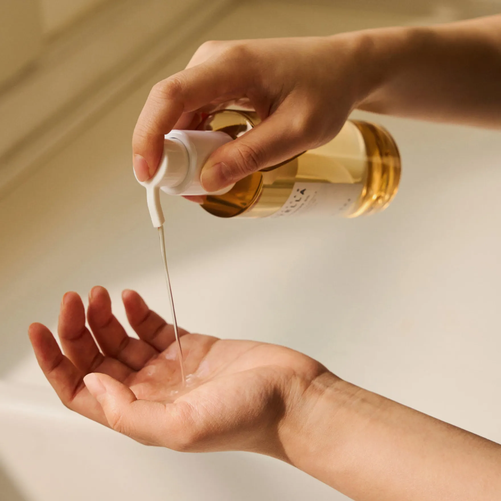 Madagascar Centella Light Cleansing Oil 30 ml.