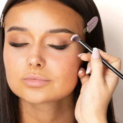 No. 15 Angled Blending Eye Brush