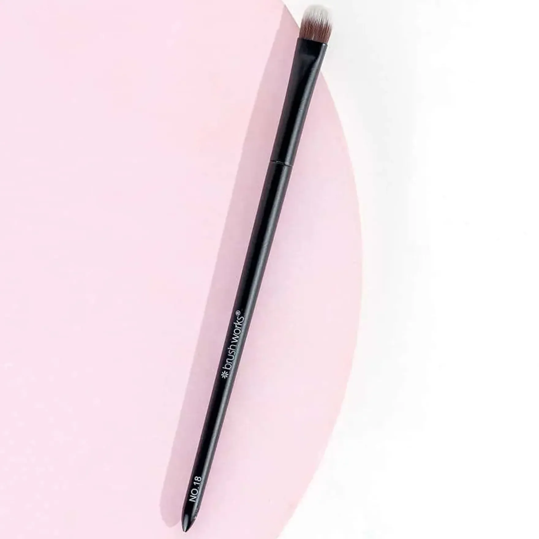 No. 18 Flat Eye Brush