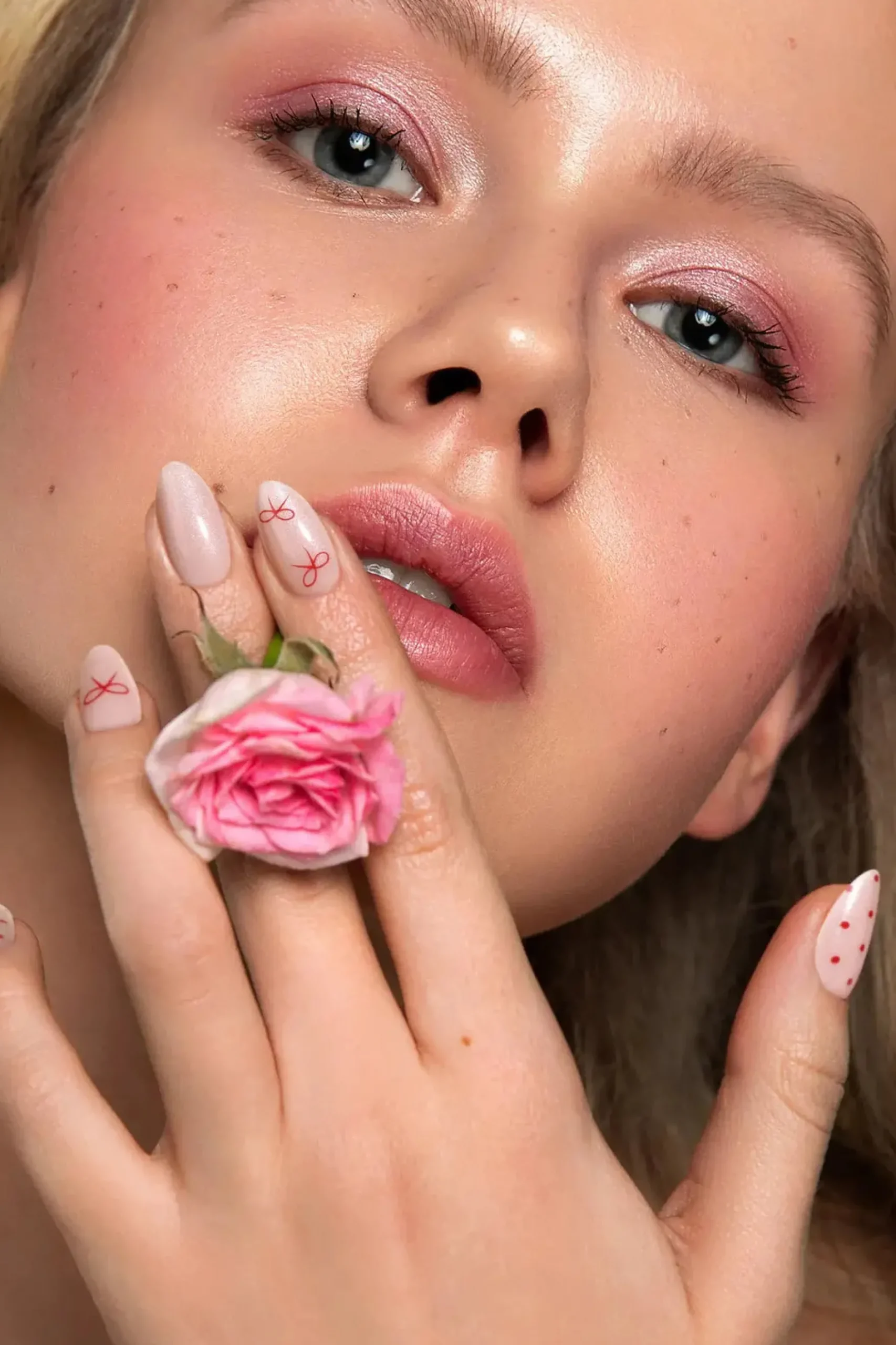Press-On Nails Berry Bows