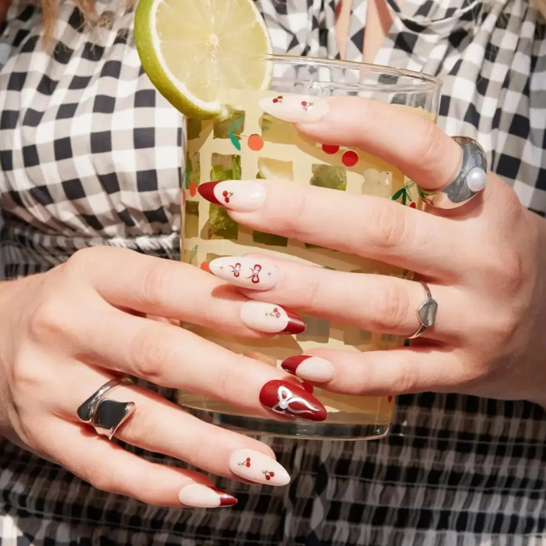 Press-On Nails Cherry Cola