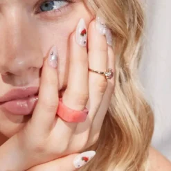 Press-On Nails Strawberries N Crème