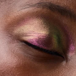 Prismatic Shift Eyeshadow 020 Berry Blaze