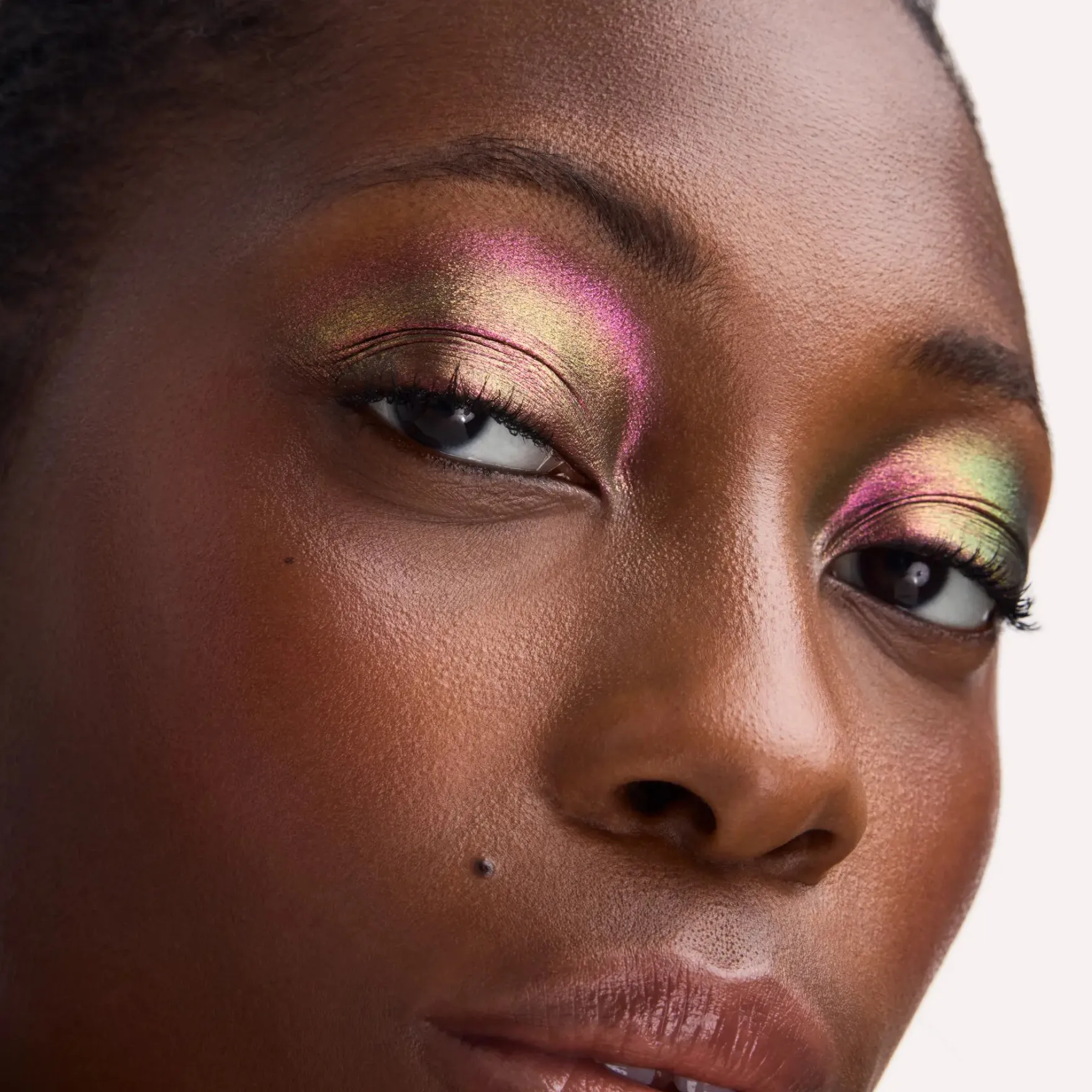 Prismatic Shift Eyeshadow 020 Berry Blaze