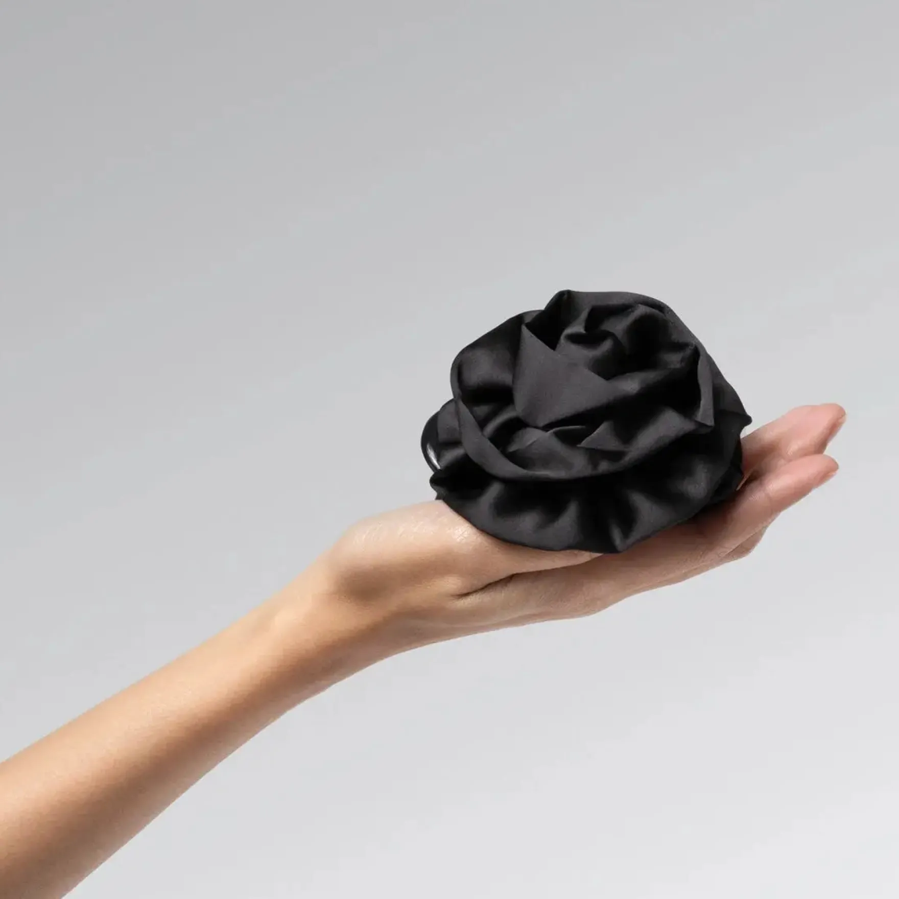 Satin Rosette Flat Cloud Clip Black