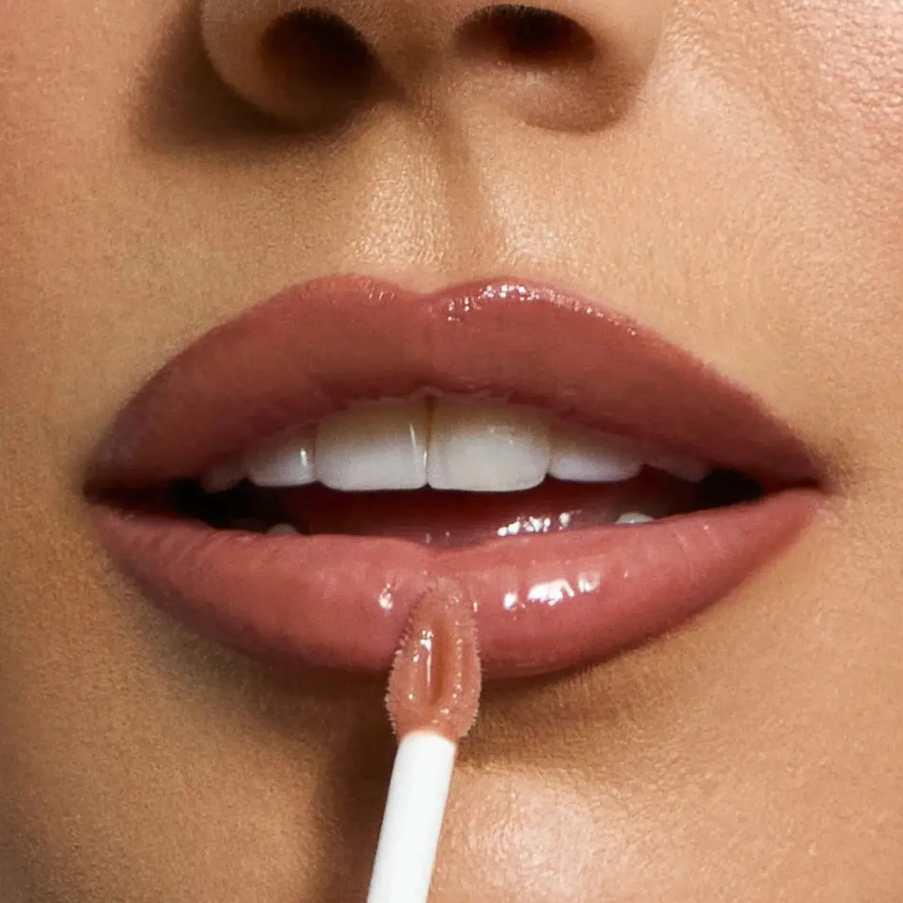 Satin Lip Glaze Almond Butter