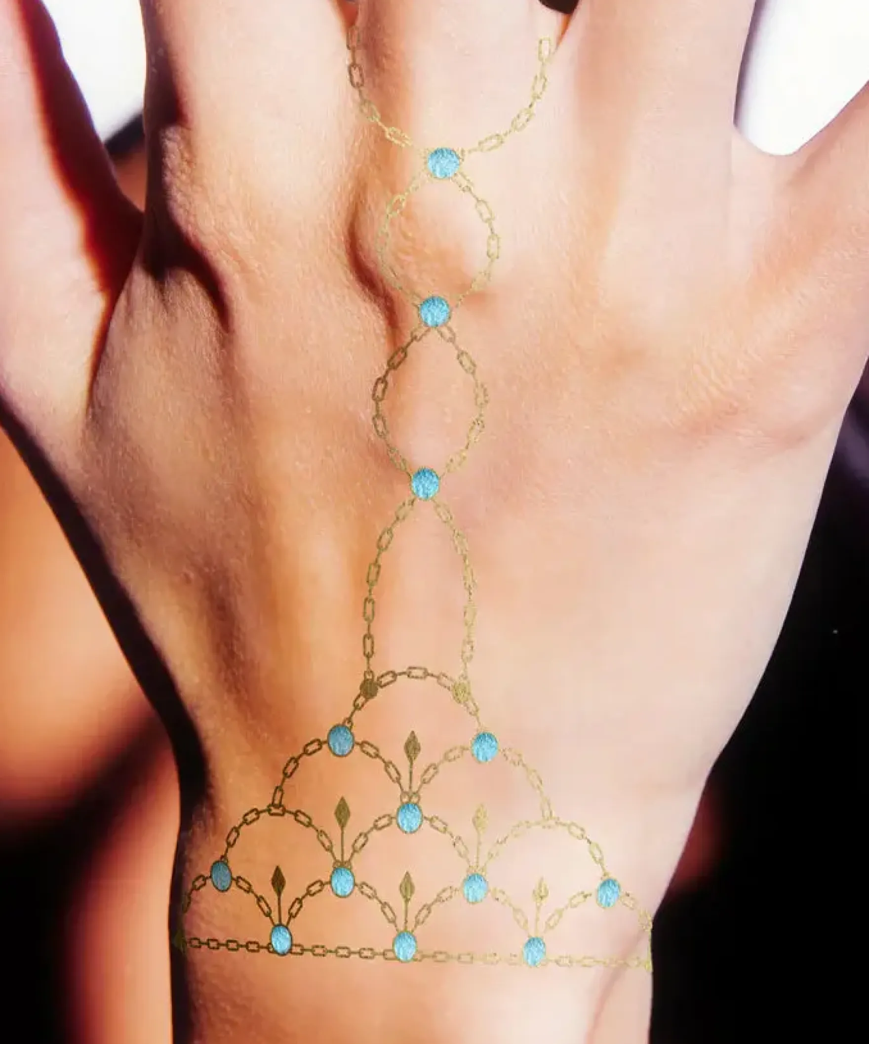 Scallop Hand Chain Bodybond