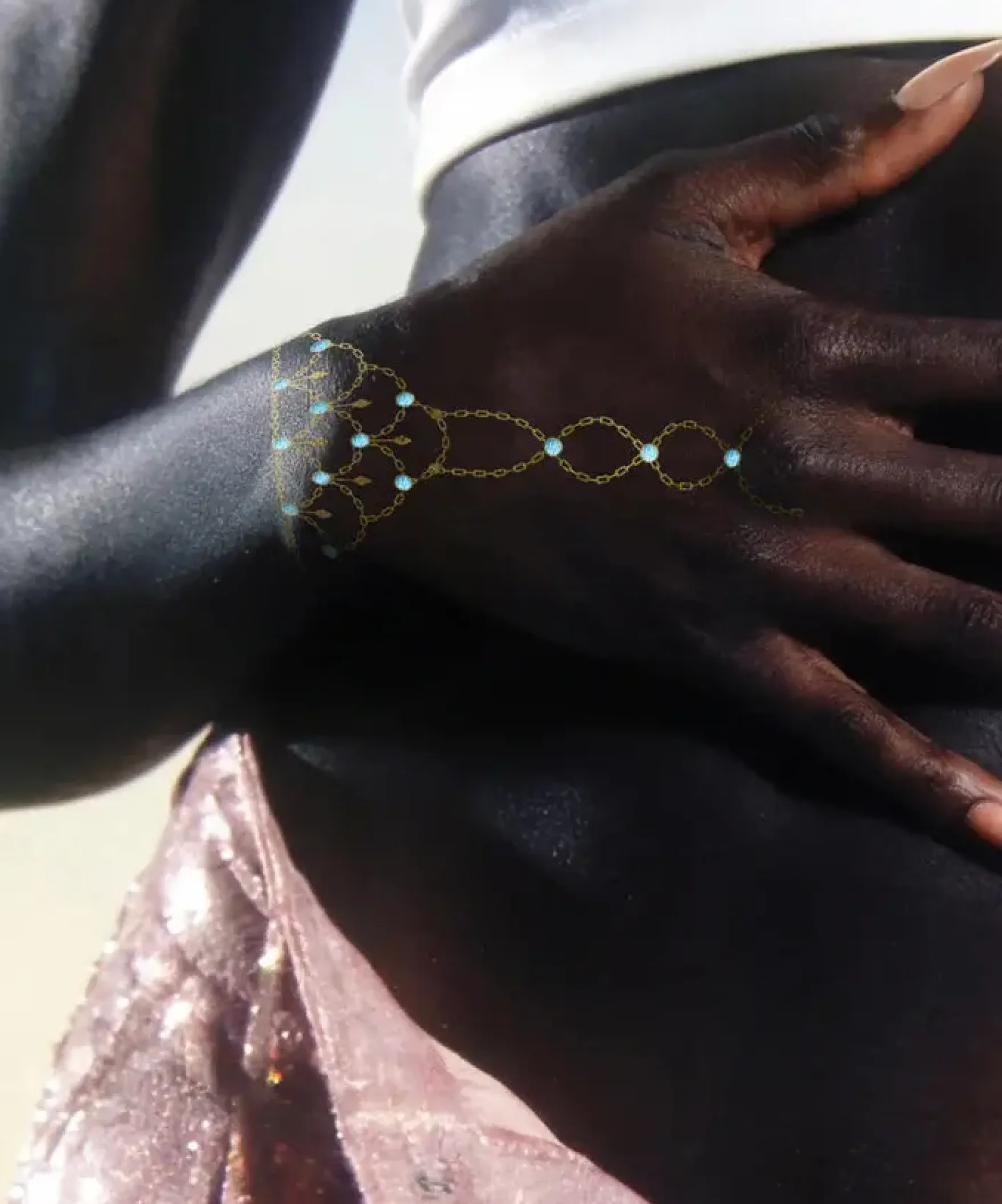 Scallop Hand Chain Bodybond