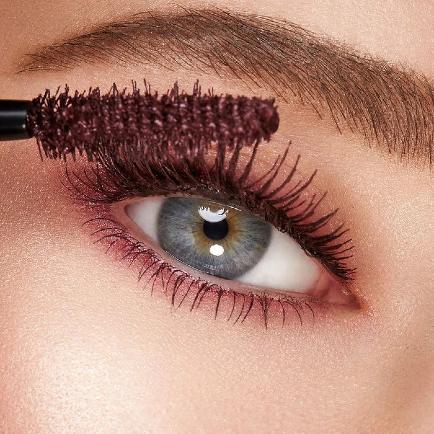Sensationeller Himmel Himmel hoher Mascara -Burgunder Dunst