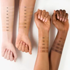Silky Blur Hydrating Longwear Foundation