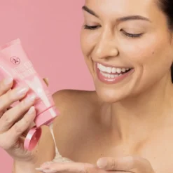 Strawberry Seed Exfoliating Cleanser