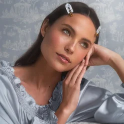 x Bridgerton Creaseless Clips Toile In Bloom