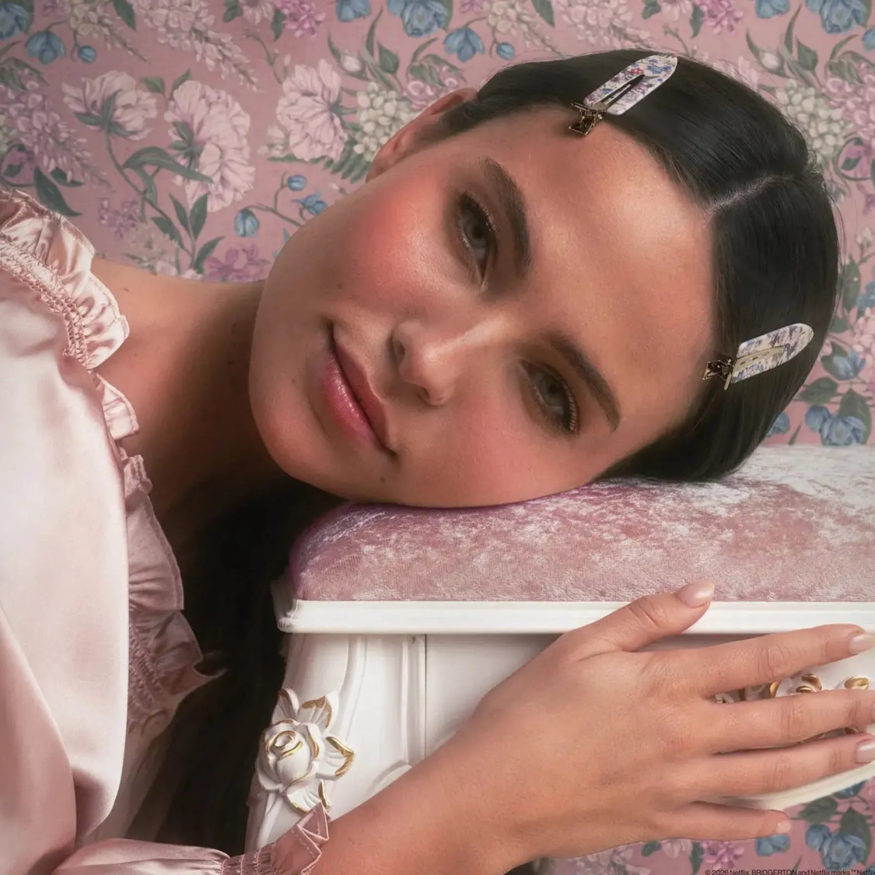 x Bridgerton Creaseless Clips Toile In Bloom